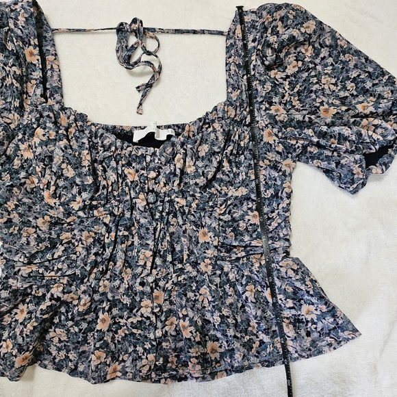 ASTR The Label Clairemont Top Floral Size Medium - Picture 8 of 9